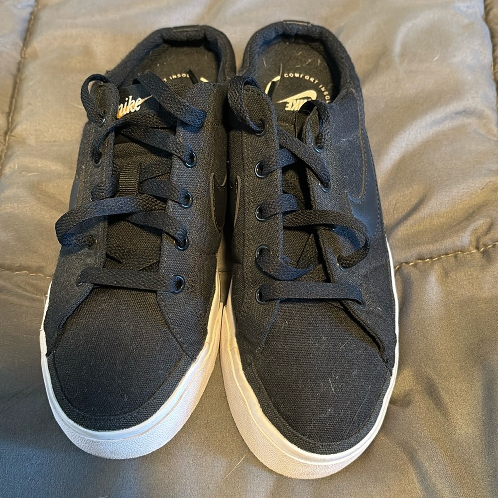 Nike slide on shoes. Like New Size 7.5